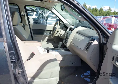 2009 Mercury Mariner V6 from USA, damaged, VIN 4M2CU91G49KJ17013